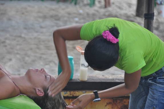 Cuidando da beleza na Praia do Futuro, em Fortaleza - CE